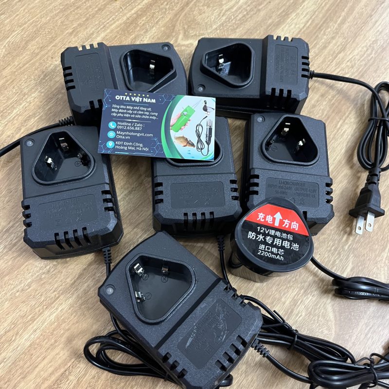 Pin và sạc máy đánh vảy cá OTTA 3 Cell